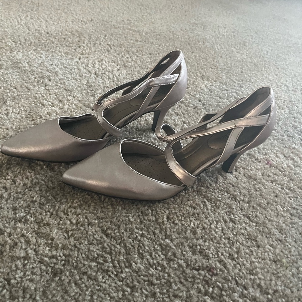 Life Stride Pearl Heels with Pointed Toe and Cap Detail